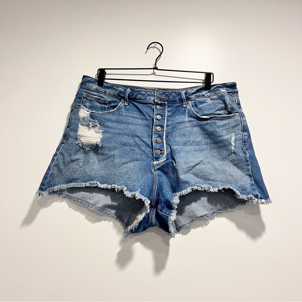 Good American Stretch Button Up Ripped Distressed Jean Shorts Women’s Size 18